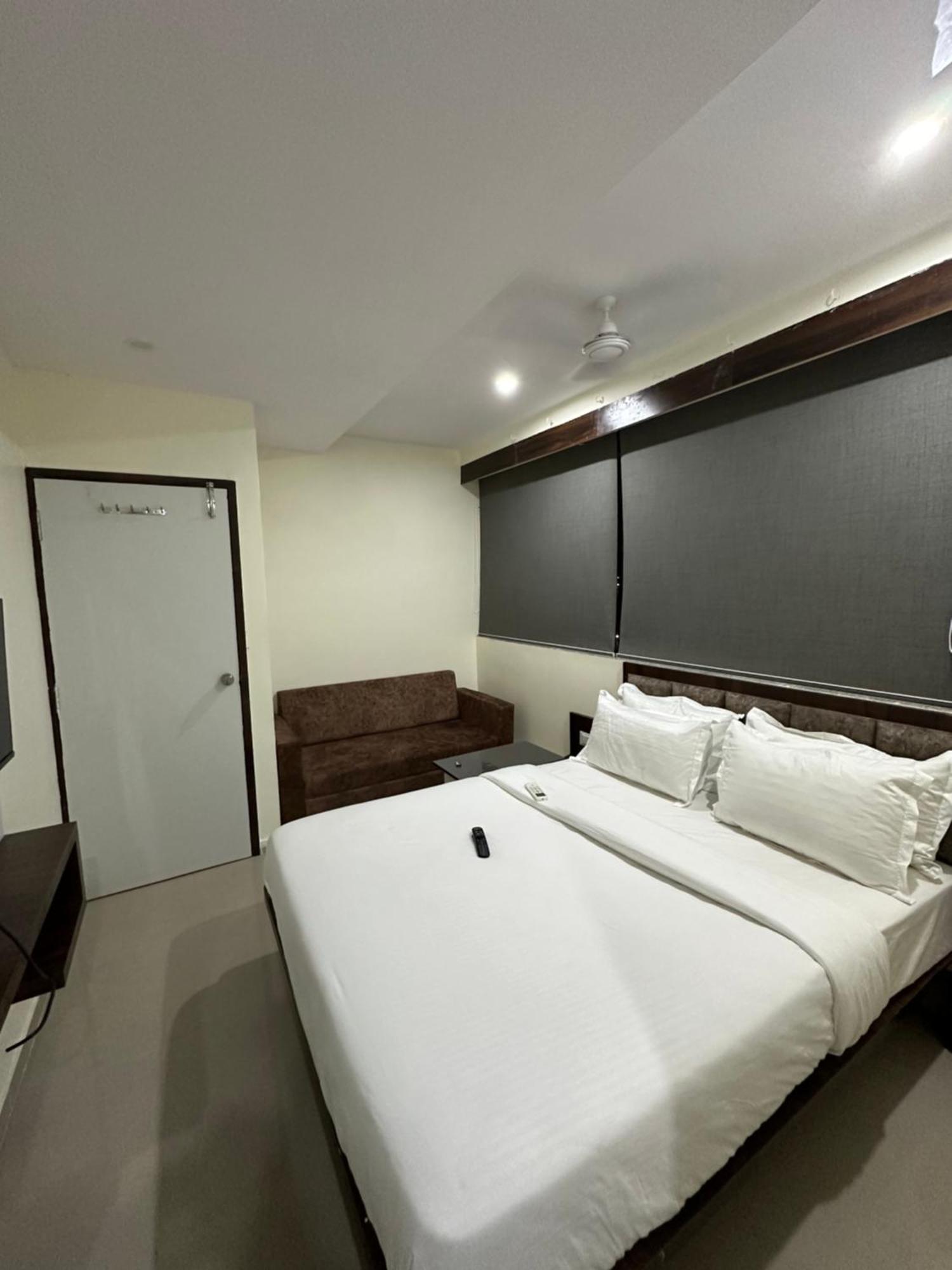 ואדודרה Hotel Golden View מראה חיצוני תמונה