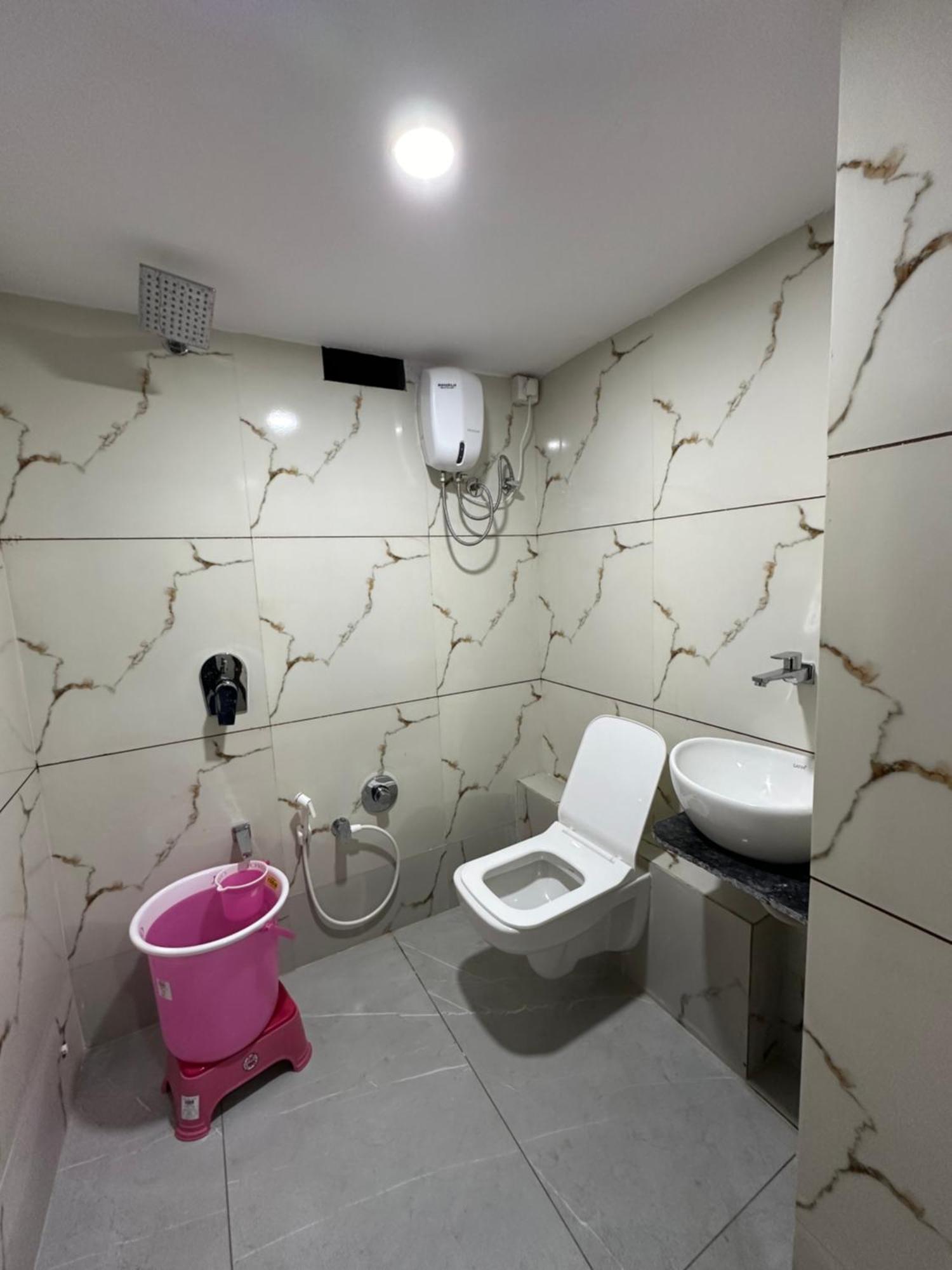 ואדודרה Hotel Golden View מראה חיצוני תמונה