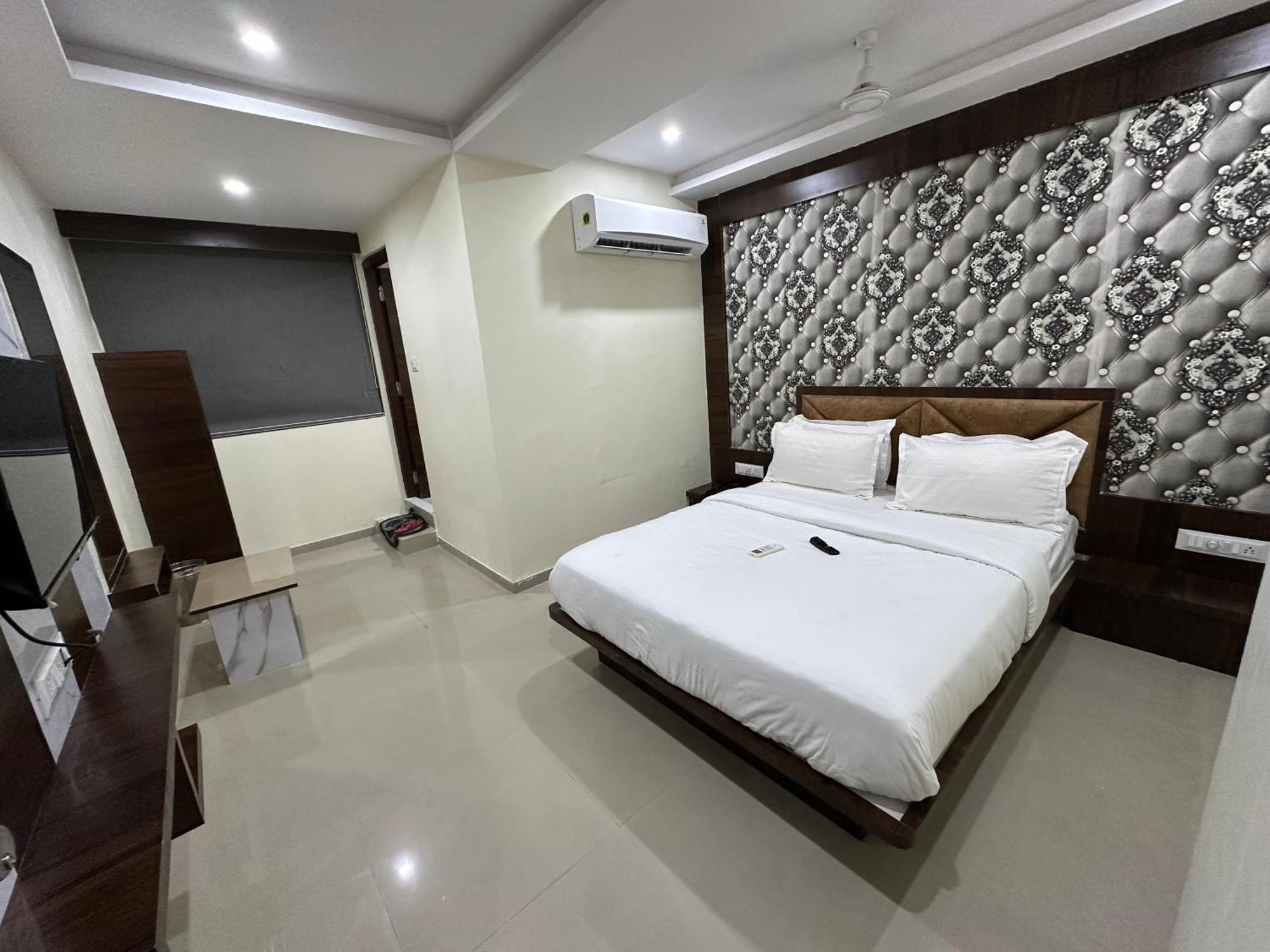 ואדודרה Hotel Golden View מראה חיצוני תמונה
