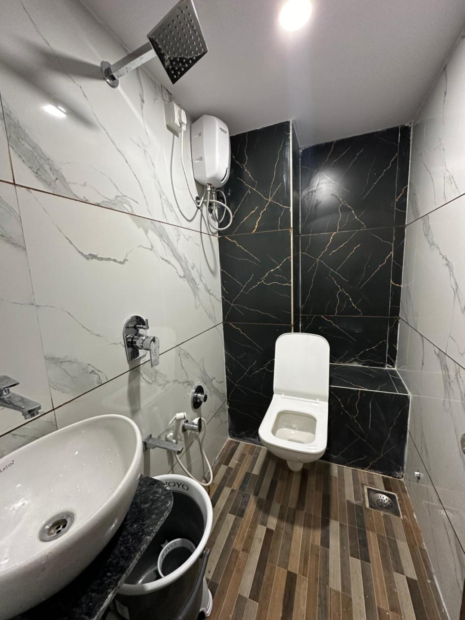 ואדודרה Hotel Golden View מראה חיצוני תמונה