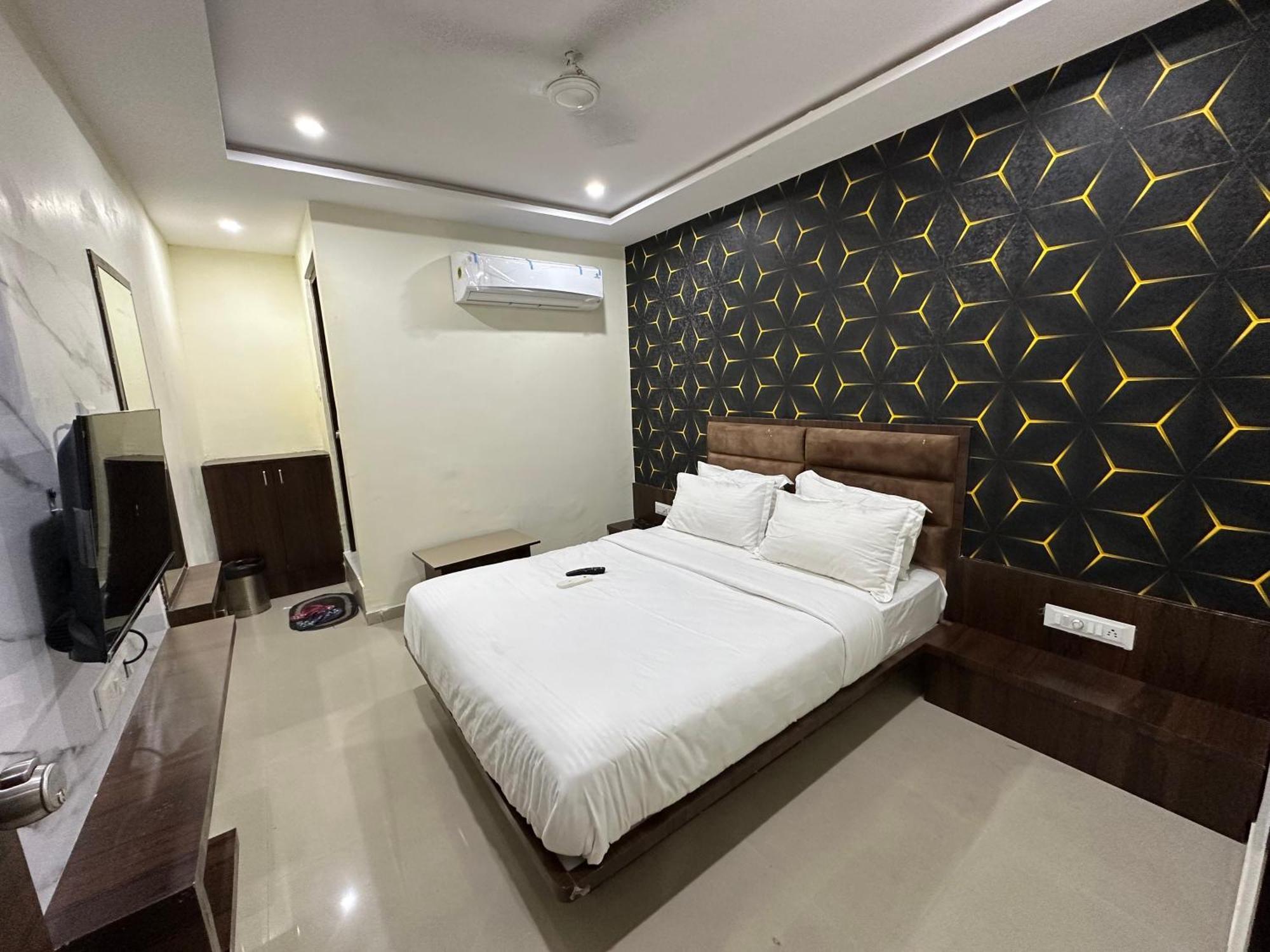ואדודרה Hotel Golden View מראה חיצוני תמונה